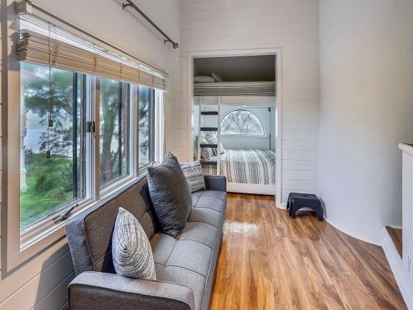 On Beach Treasure Island Vacation Home 6 Bedrooms Sleeps 24