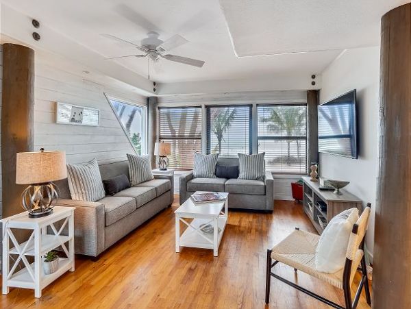 On Beach Treasure Island Vacation Home 6 Bedrooms Sleeps 24
