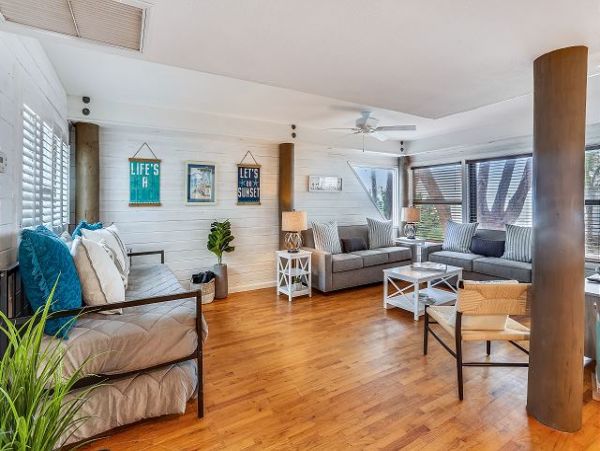 On Beach Treasure Island Vacation Home 6 Bedrooms Sleeps 24