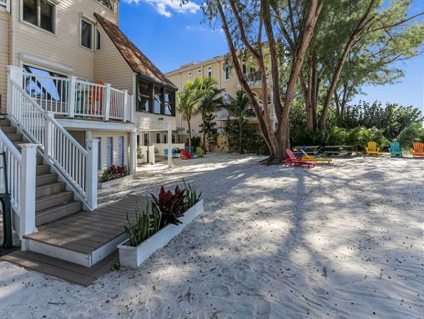On Beach Treasure Island Vacation Home 6 Bedrooms Sleeps 24