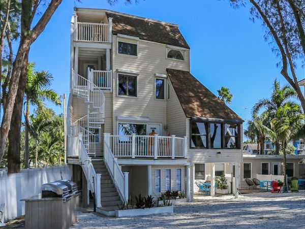 On Beach Treasure Island Vacation Home 6 Bedrooms Sleeps 24