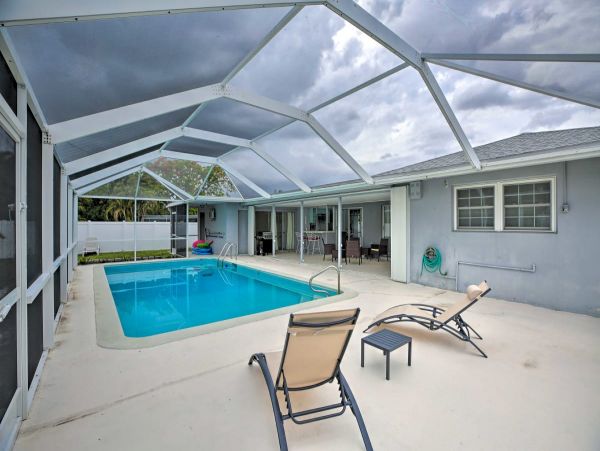 Cape Coral 3 Bedroom Home with Private Pool & Lanai