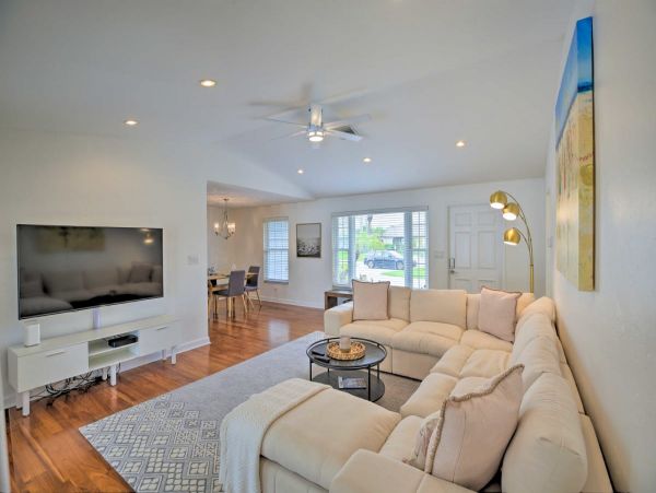 Cape Coral 3 Bedroom Home with Private Pool & Lanai