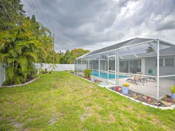 Cape Coral 3 Bedroom Home with Private Pool & Lanai
