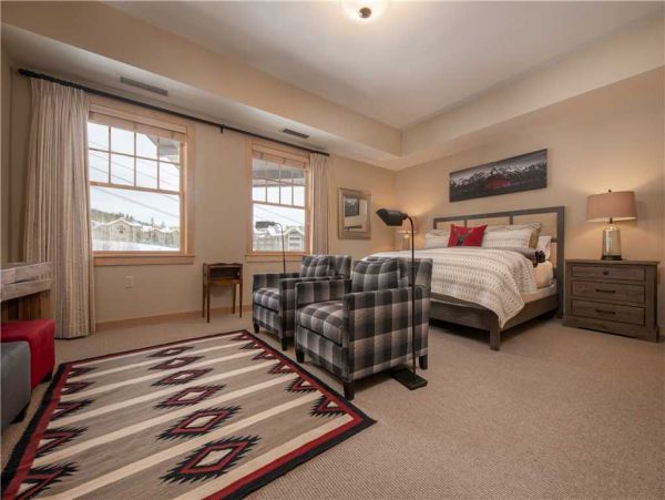 Mountain Retreat with Stunning Views and Luxurious Amenities