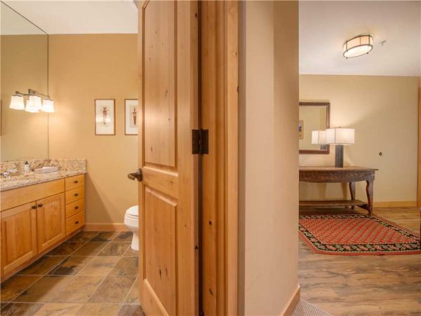 Mountain Retreat with Stunning Views and Luxurious Amenities