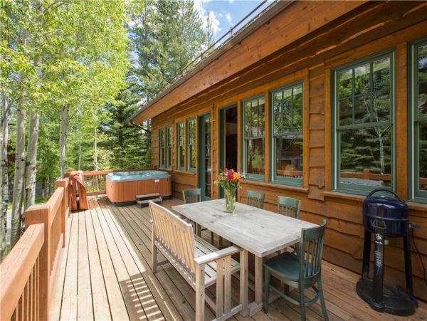 Large Deck Space off Living Room