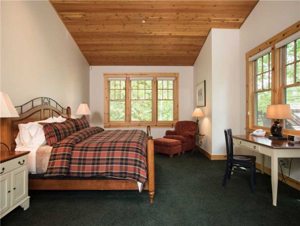 King Master Bedroom--Main Floor