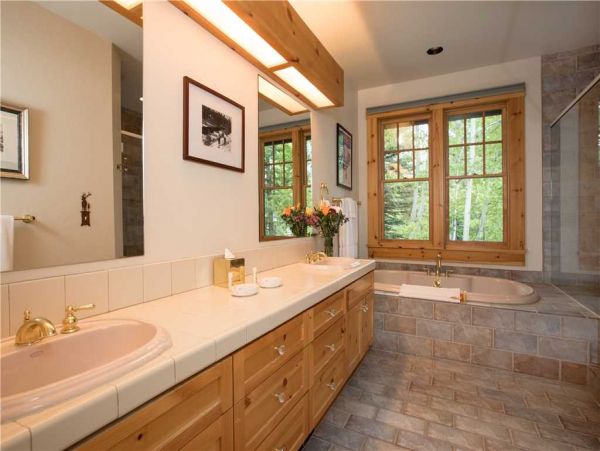 Ensuite Master Bathroom