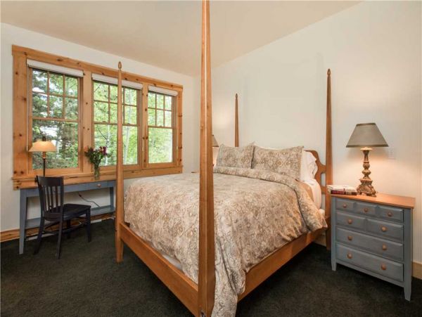 Queen Bedroom--Main Floor