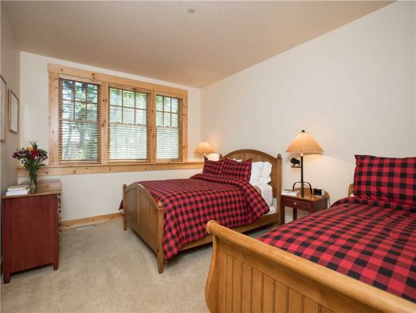 Queen   Twin Bed--Lower Level