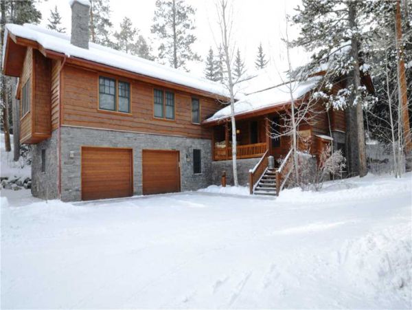 Winter Exterior from Arrowhead Dr.
