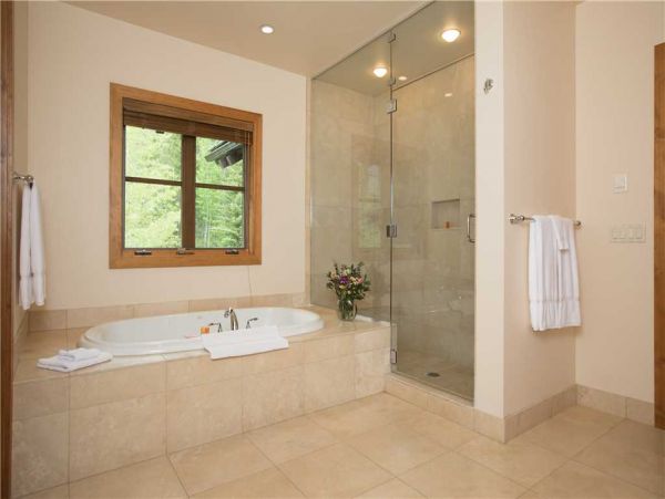Master Bath w/ Jacuzzi and Walk-In Shower