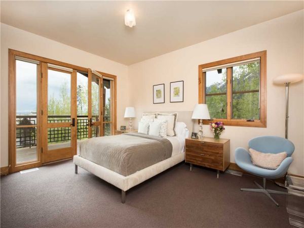Queen Bedroom w/ Deck- Upper Level