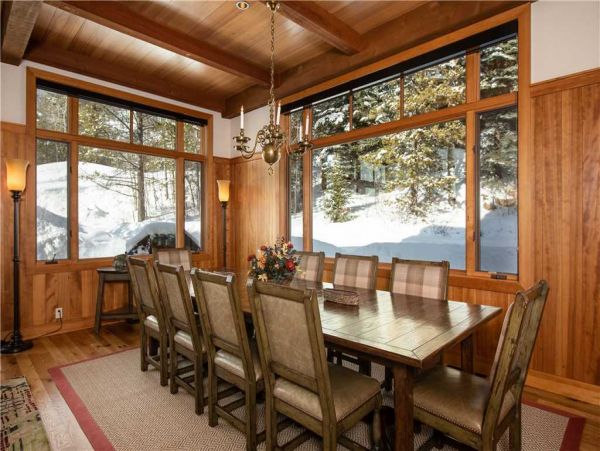 Four Bedroom Home in an Exclusive Ski-in/Ski-out Location Sleeps 11 Guests