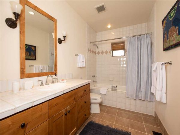 Four Bedroom Home in an Exclusive Ski-in/Ski-out Location Sleeps 11 Guests
