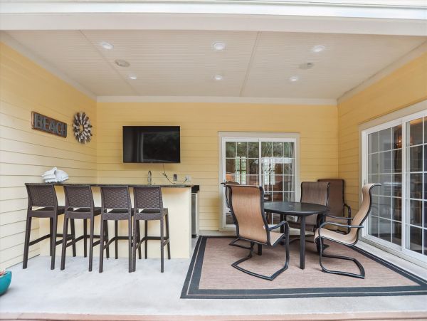 Walk to Beach Vacation Home in Hilton Head Six Bedrooms