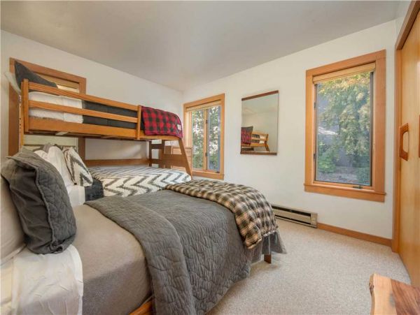 Two Bedroom Comfortable Mountain Retreat in Teton Village