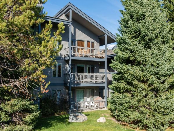 Two Bedroom Comfortable Mountain Retreat in Teton Village