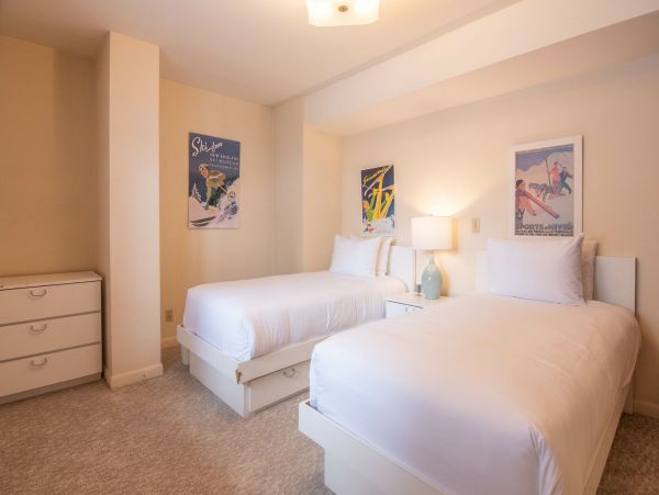 Lower Level Twin Bedroom