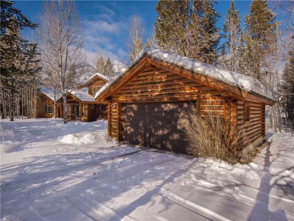 Teton Village Vacation Cabin Sleeps Twelve Bedroom