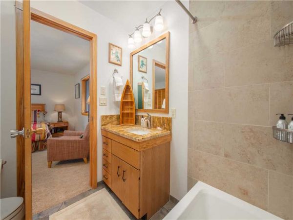 2nd King Attached Bathroom