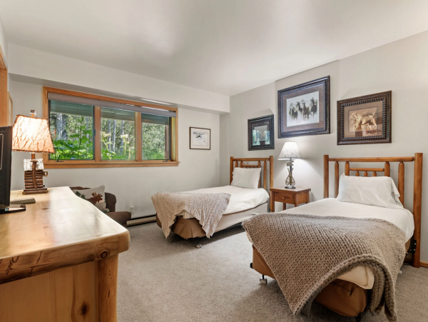 Downstairs Twin Bedroom (Convertible to a King bed for a Fee)
