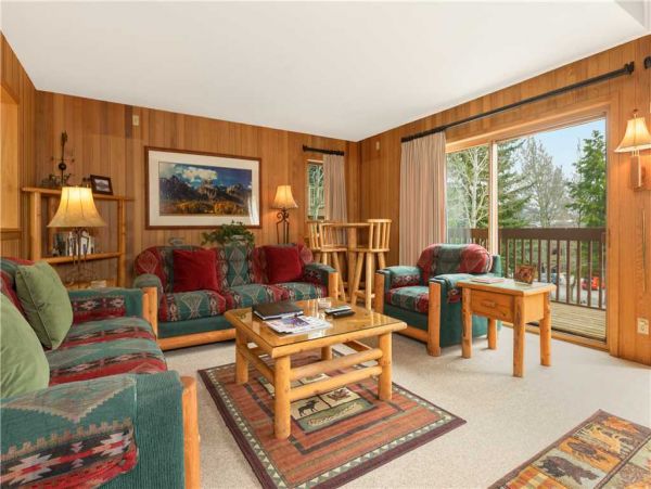 Walk to Moose Creek lift, shuttle to Teton Village