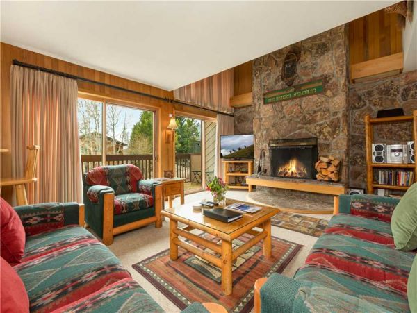 Walk to Moose Creek lift, shuttle to Teton Village
