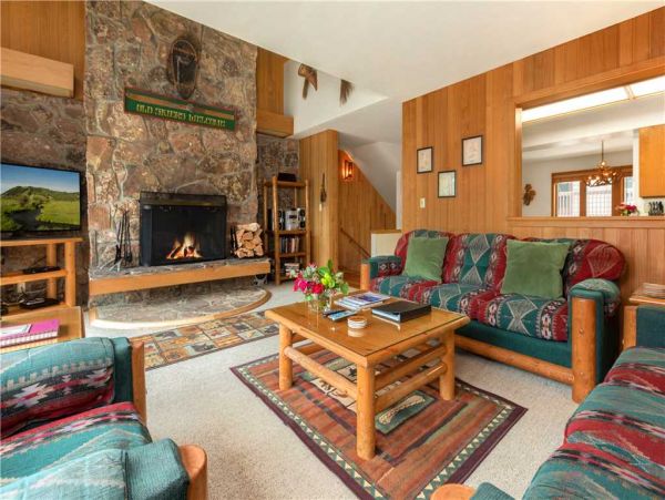 Walk to Moose Creek lift, shuttle to Teton Village