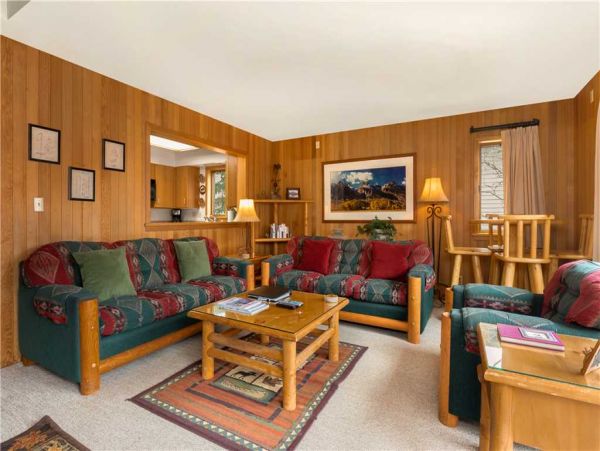Walk to Moose Creek lift, shuttle to Teton Village
