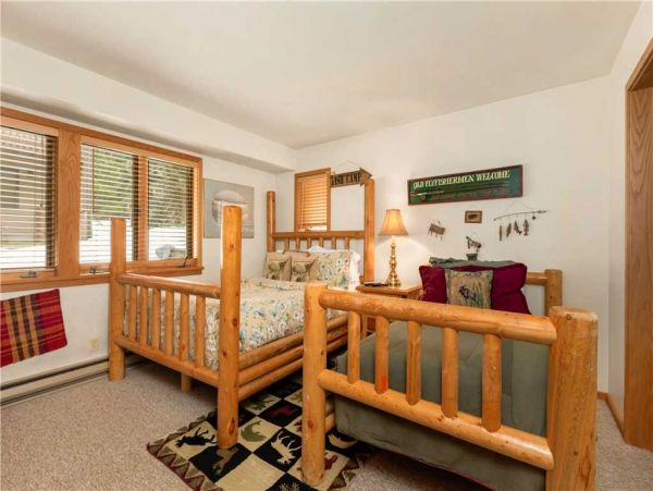 Walk to Moose Creek lift, shuttle to Teton Village