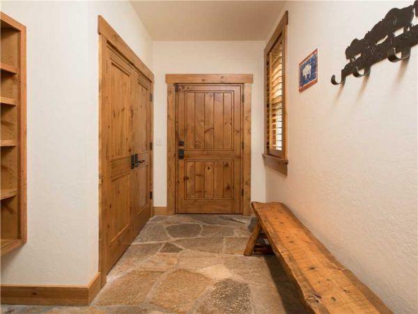 Short walk to lift and Teton Village