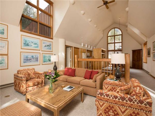 Wilson 4 Bedroom Home Ski Access