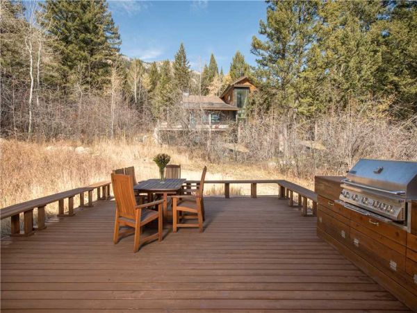Wilson 4 Bedroom Home Ski Access