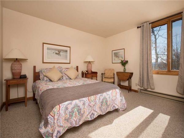 Wilson 4 Bedroom Home Ski Access