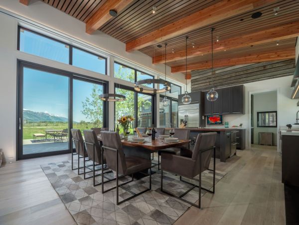 Wilson Vacation Home With Great Views Sleeps 14 Guests