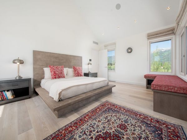 Wilson Vacation Home With Great Views Sleeps 14 Guests