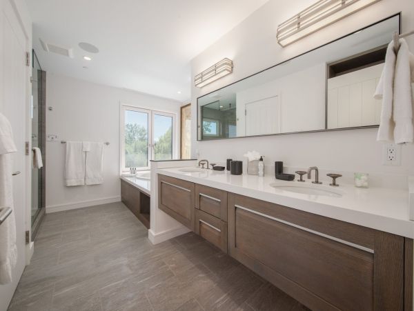 Wilson Vacation Home With Great Views Sleeps 14 Guests