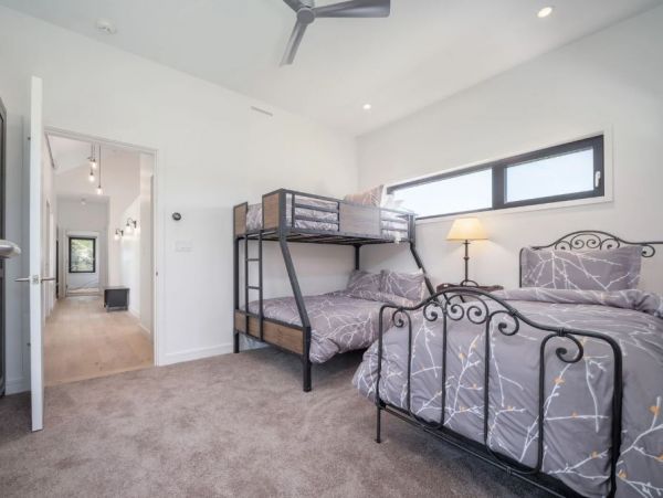Wilson Vacation Home With Great Views Sleeps 14 Guests
