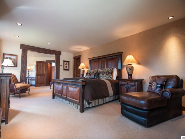 Master Bedroom (lower level)