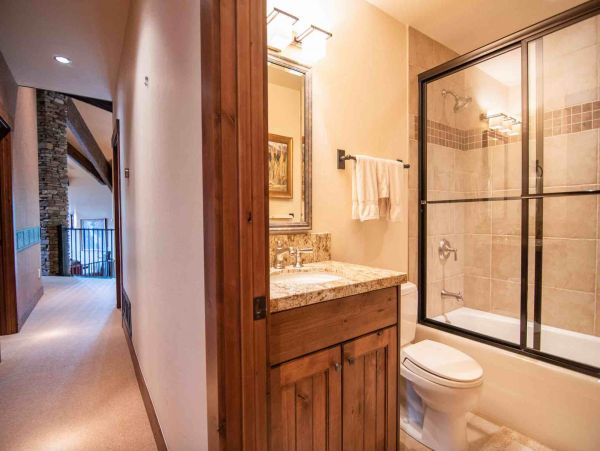 Upstairs Shared Bathroom