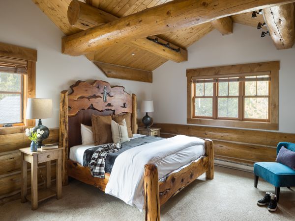 Luxury Log Cabin Style Vacation  Residence
