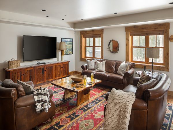 Luxury Log Cabin Style Vacation  Residence