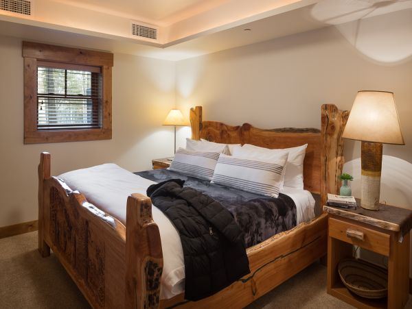 Luxury Log Cabin Style Vacation  Residence