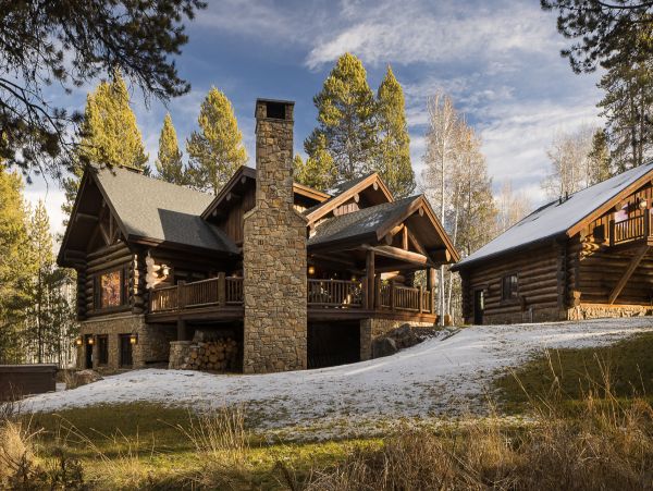 Luxury Log Cabin Style Vacation  Residence