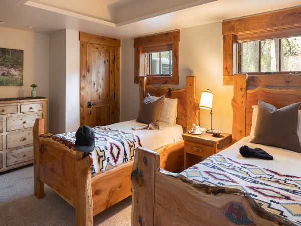 Luxury Log Cabin Style Vacation  Residence