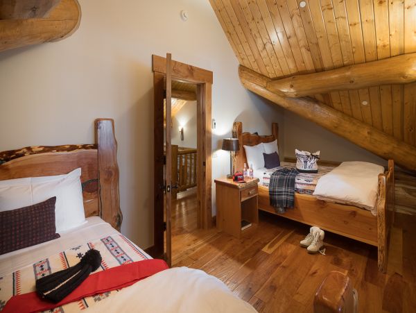 Luxury Log Cabin Style Vacation  Residence