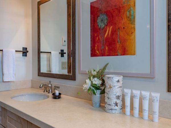 Teton Village Luxury Four Bedroom Cabin with Amazing Mountain View