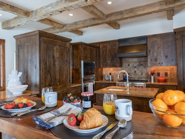 Teton Village Luxury Four Bedroom Cabin with Amazing Mountain View